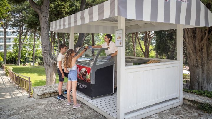 Ice cream (outdoor)