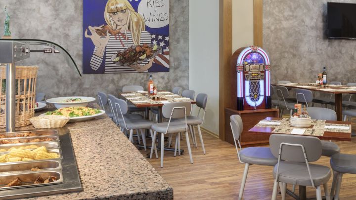 All American Diner (level R, outdoor location)