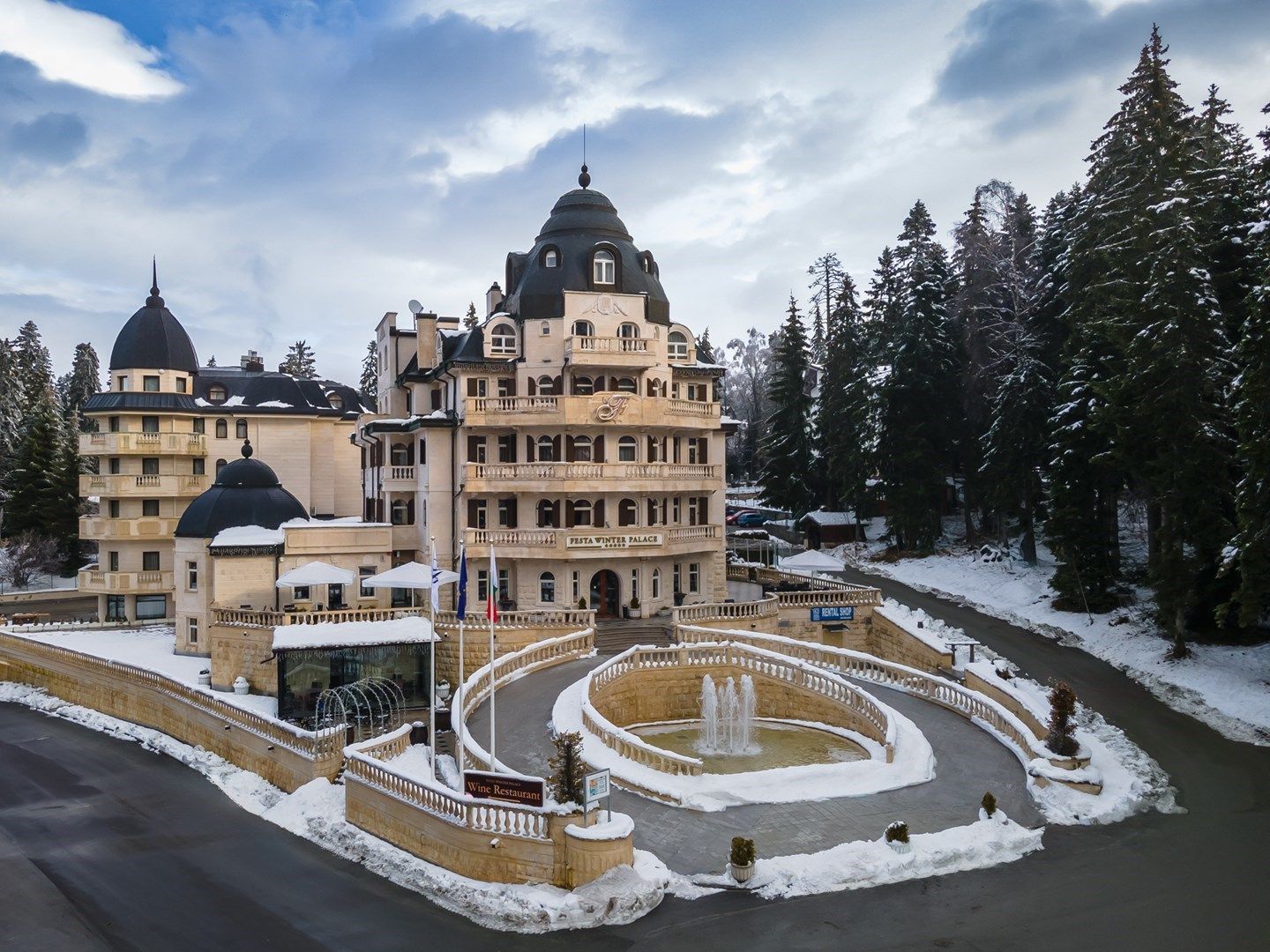 Festa Winter Palace 3