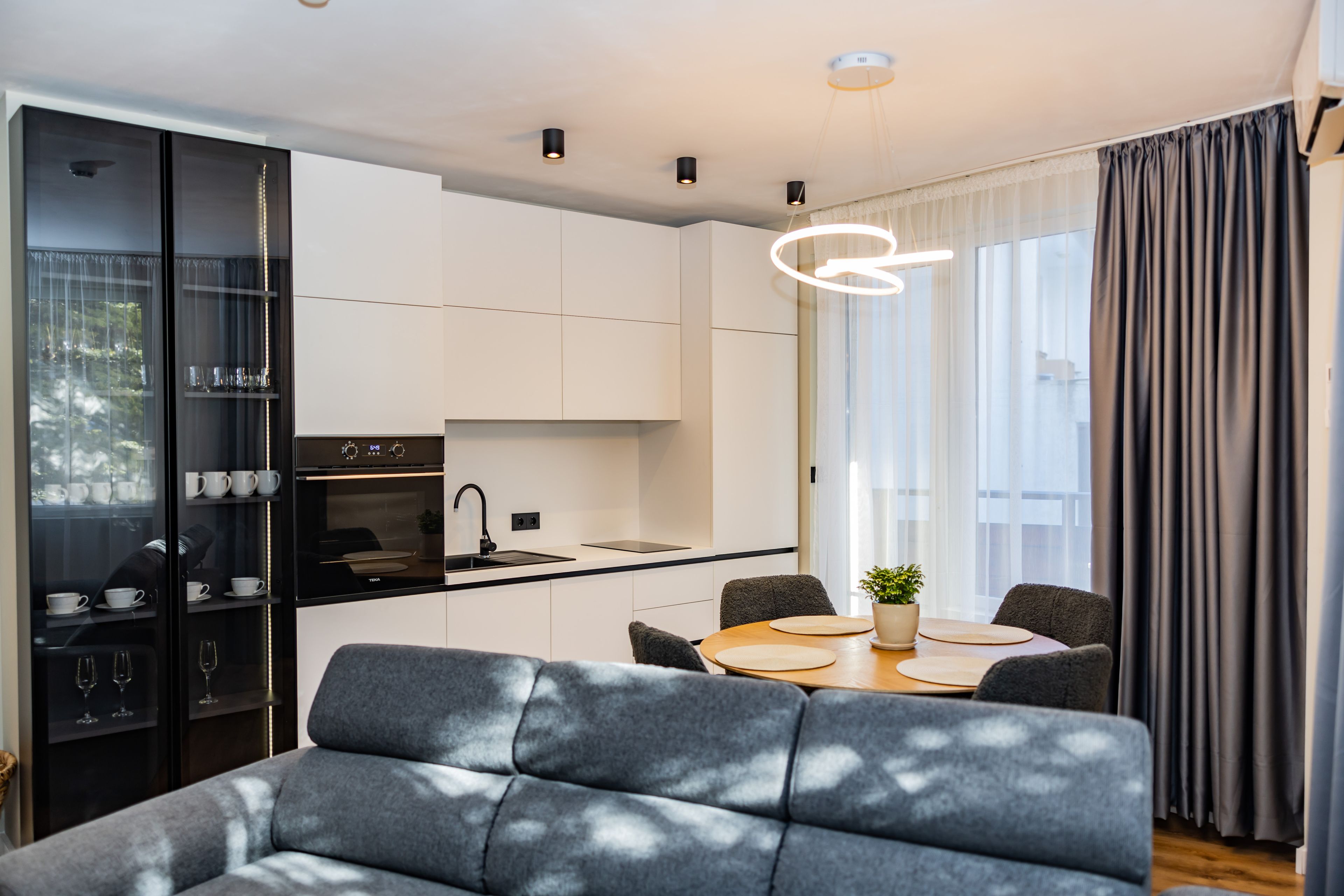 Deja Vu Apartment 4