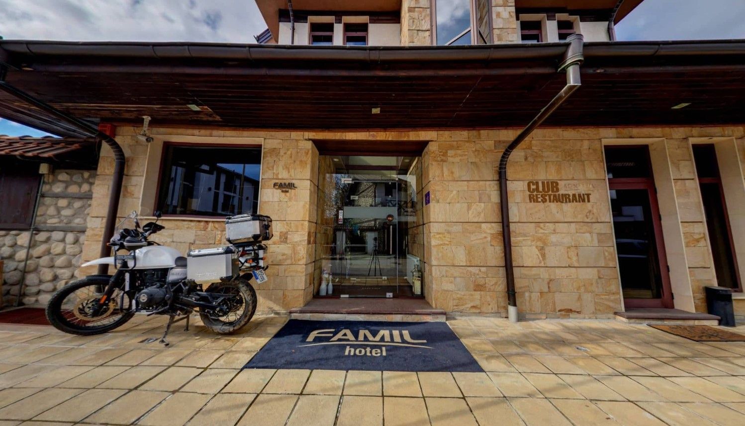 Famil Hotel 1