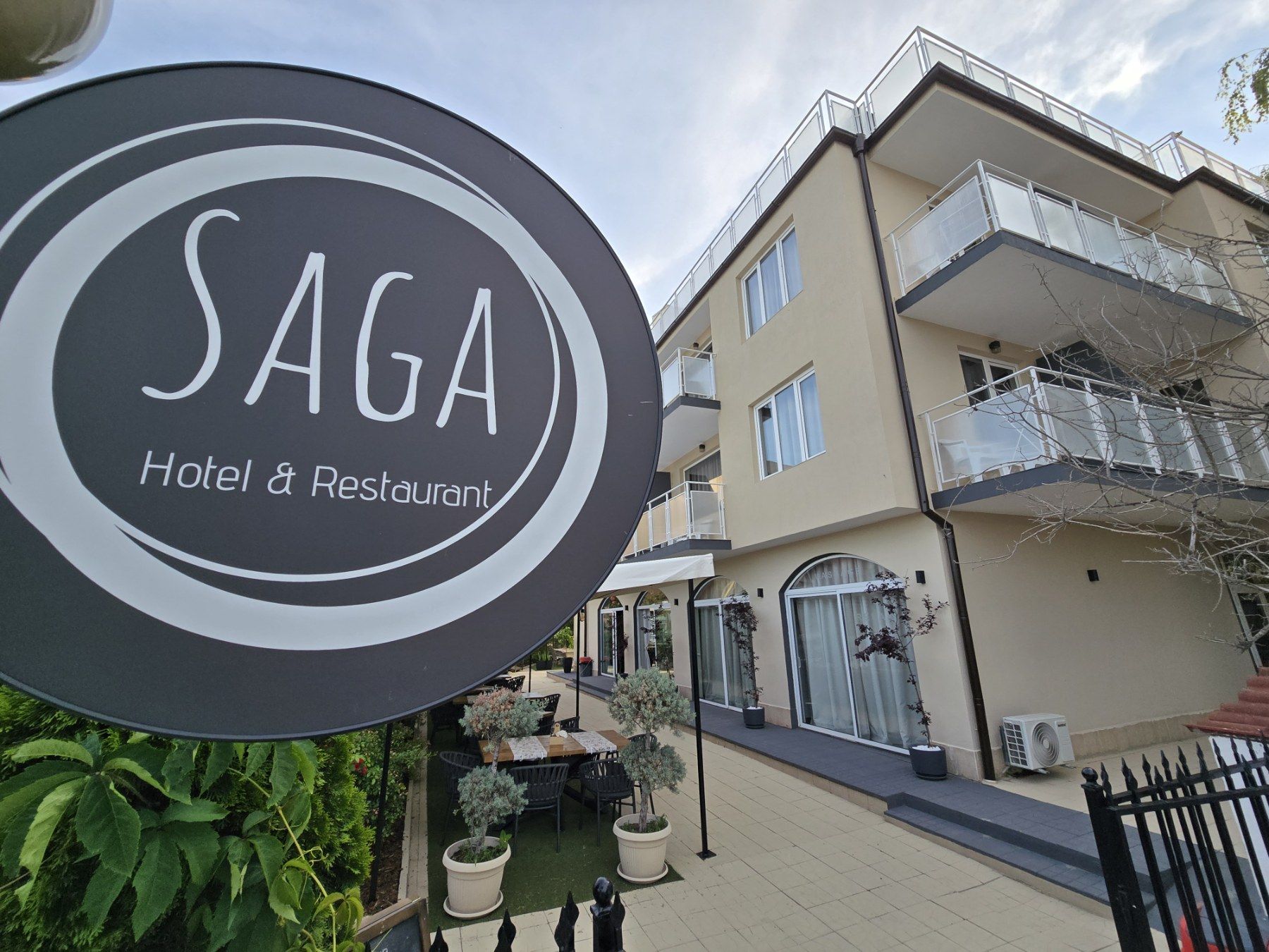 Hotel Saga 2