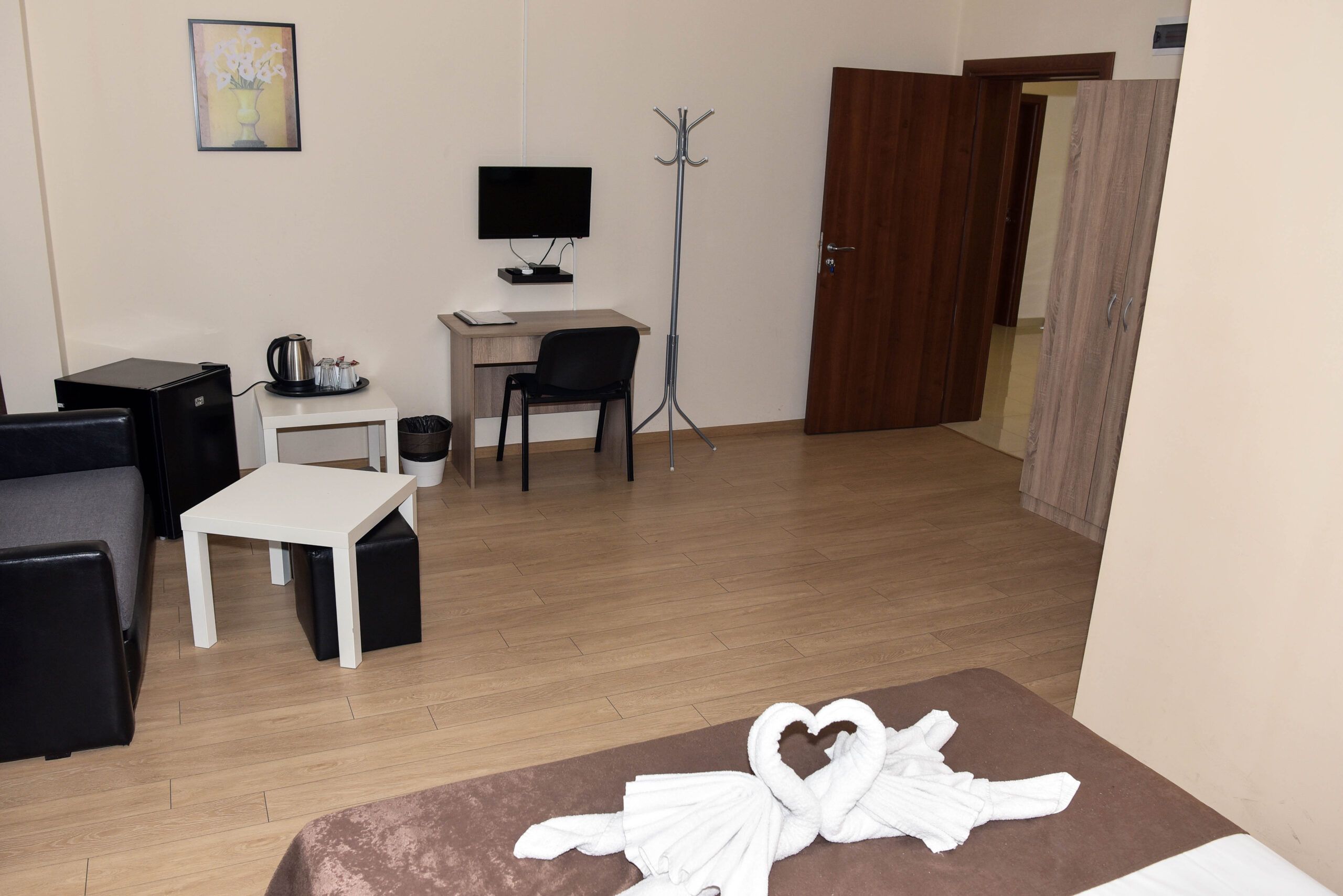 TWAIN APART&ROOMS 5